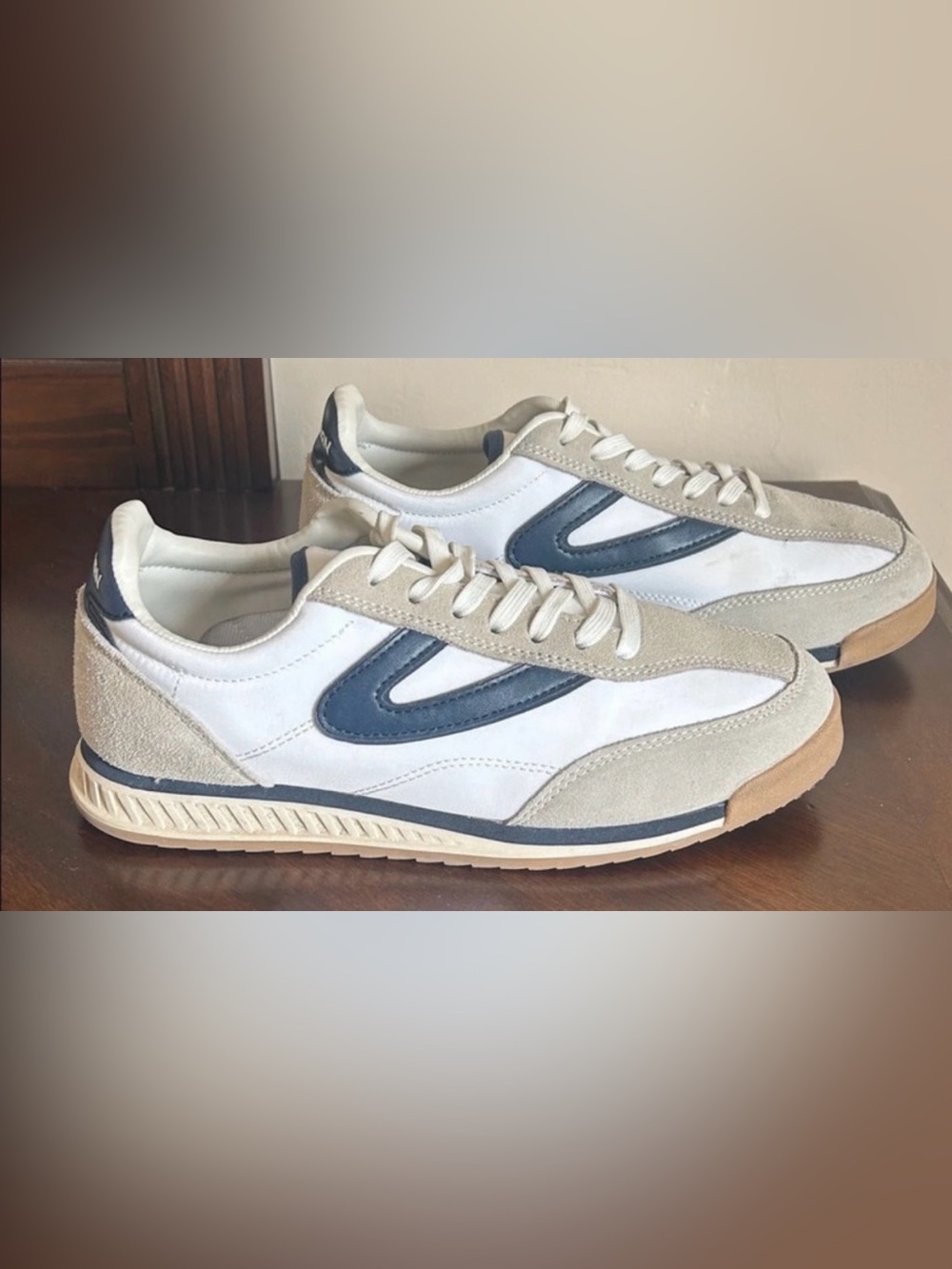 Women's Tretorn Sneakers size 6.5 - Picture 3 of 10